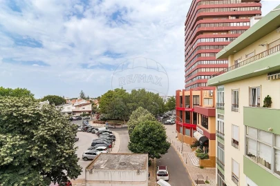 Apartamento T3 para Venda em Oeiras e São Julião da Barra, Paço de Arcos e Caxias