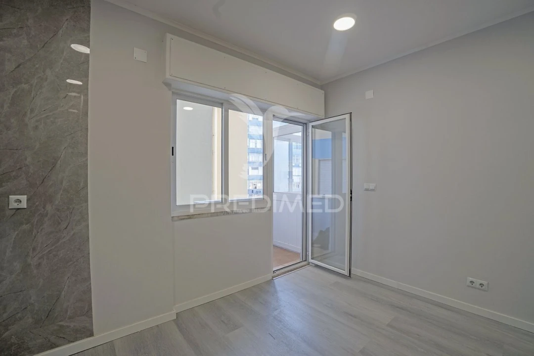 Apartamento T1 para Venda em Venteira Foto 5