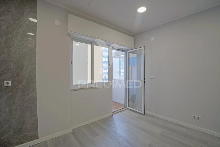 Apartamento T1 para Venda em Venteira Foto 5
