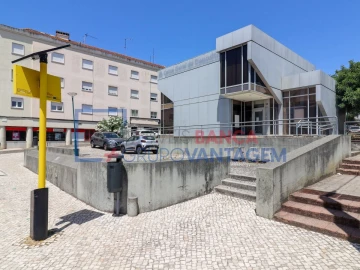 Loja para Venda em Malveira e São Miguel de Alcainça