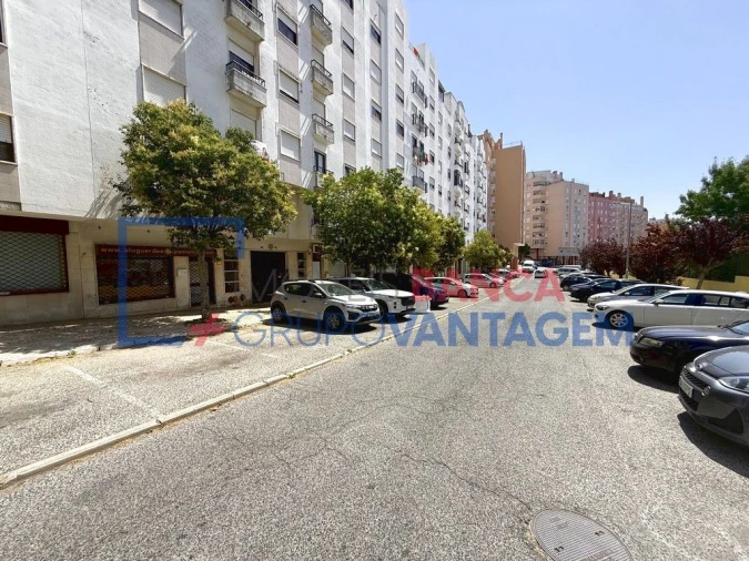 Apartamento T2 para Venda em Rio de Mouro Foto 5
