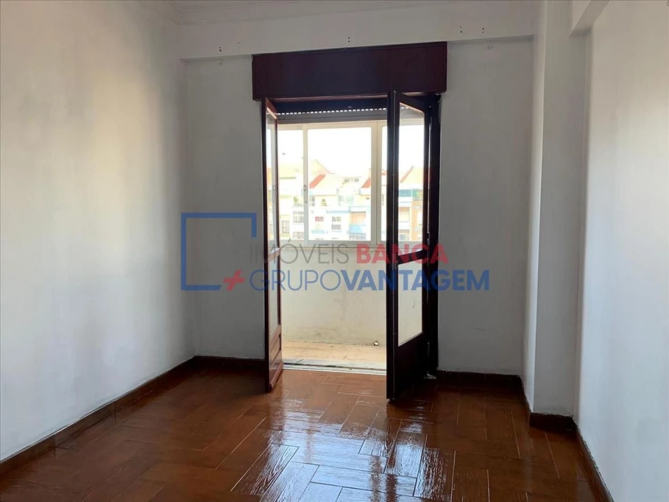 Apartamento T2 para Venda em Agualva e Mira-Sintra Foto 6