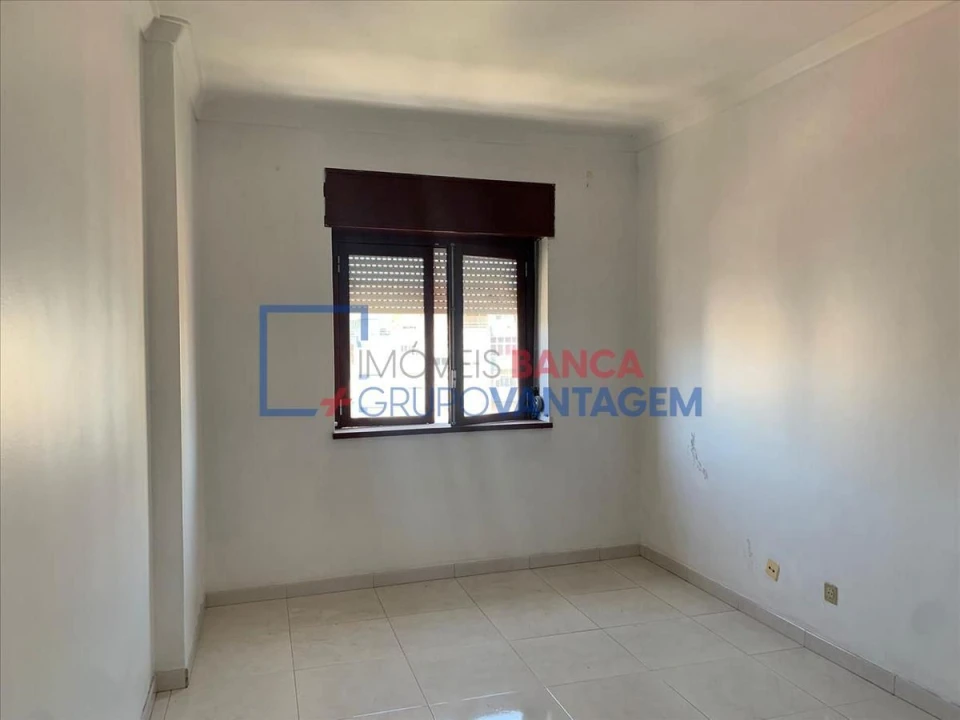 Apartamento T2 para Venda em Agualva e Mira-Sintra Foto 3