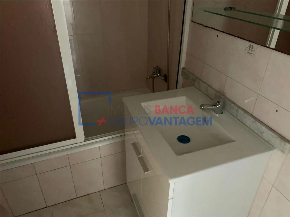 Apartamento T2 para Venda em Agualva e Mira-Sintra Foto 13