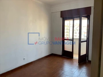 Apartamento T2 para Venda em Agualva e Mira-Sintra
