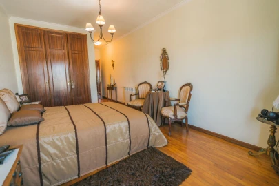 Apartamento T3 para Venda em Nogueira e Silva Escura