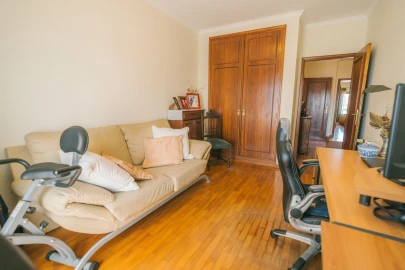 Apartamento T3 para Venda em Nogueira e Silva Escura