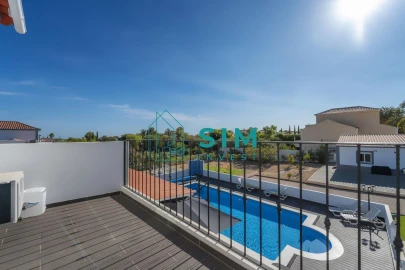 Moradia T4 para Venda em Quelfes