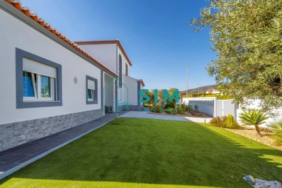 Moradia T4 para Venda em Quelfes