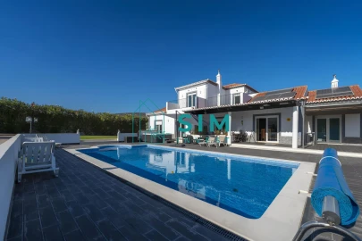 Moradia T4 para Venda em Quelfes