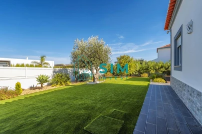 Moradia T4 para Venda em Quelfes