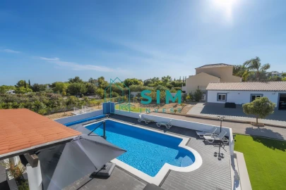 Moradia T4 para Venda em Quelfes