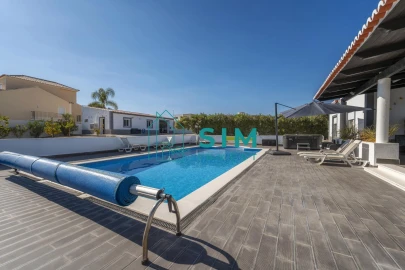 Moradia T4 para Venda em Quelfes