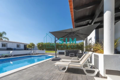 Moradia T4 para Venda em Quelfes