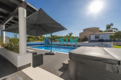 Moradia T4 para Venda em Quelfes