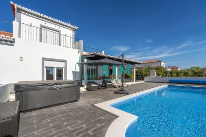 Moradia T4 para Venda em Quelfes