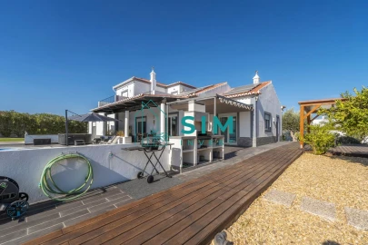 Moradia T4 para Venda em Quelfes