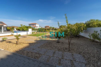 Moradia T4 para Venda em Quelfes