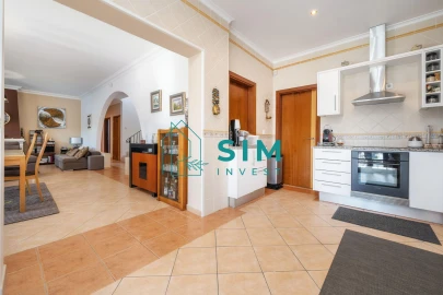 Moradia T4 para Venda em Quelfes