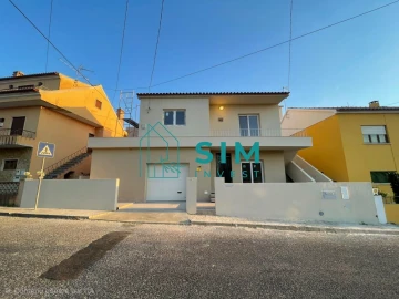 Moradia T3 para Venda em Santa Maria, São Pedro e Matacães