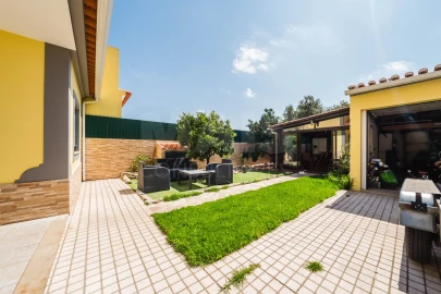 Moradia T4 para Venda em Olho Marinho
