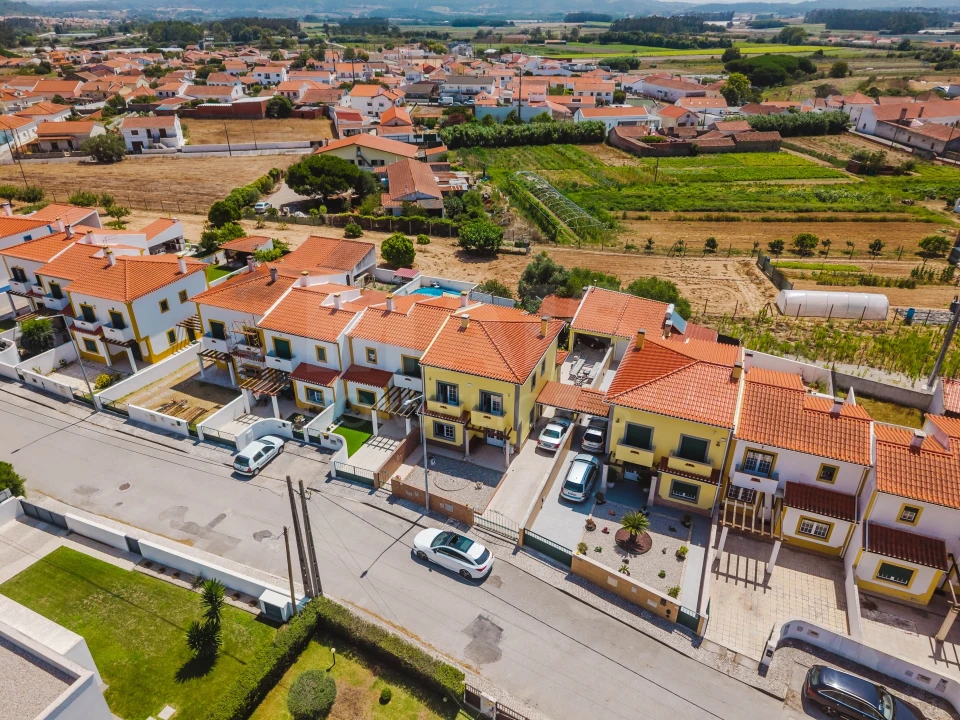 Moradia T4 para Venda em Olho Marinho Foto 6