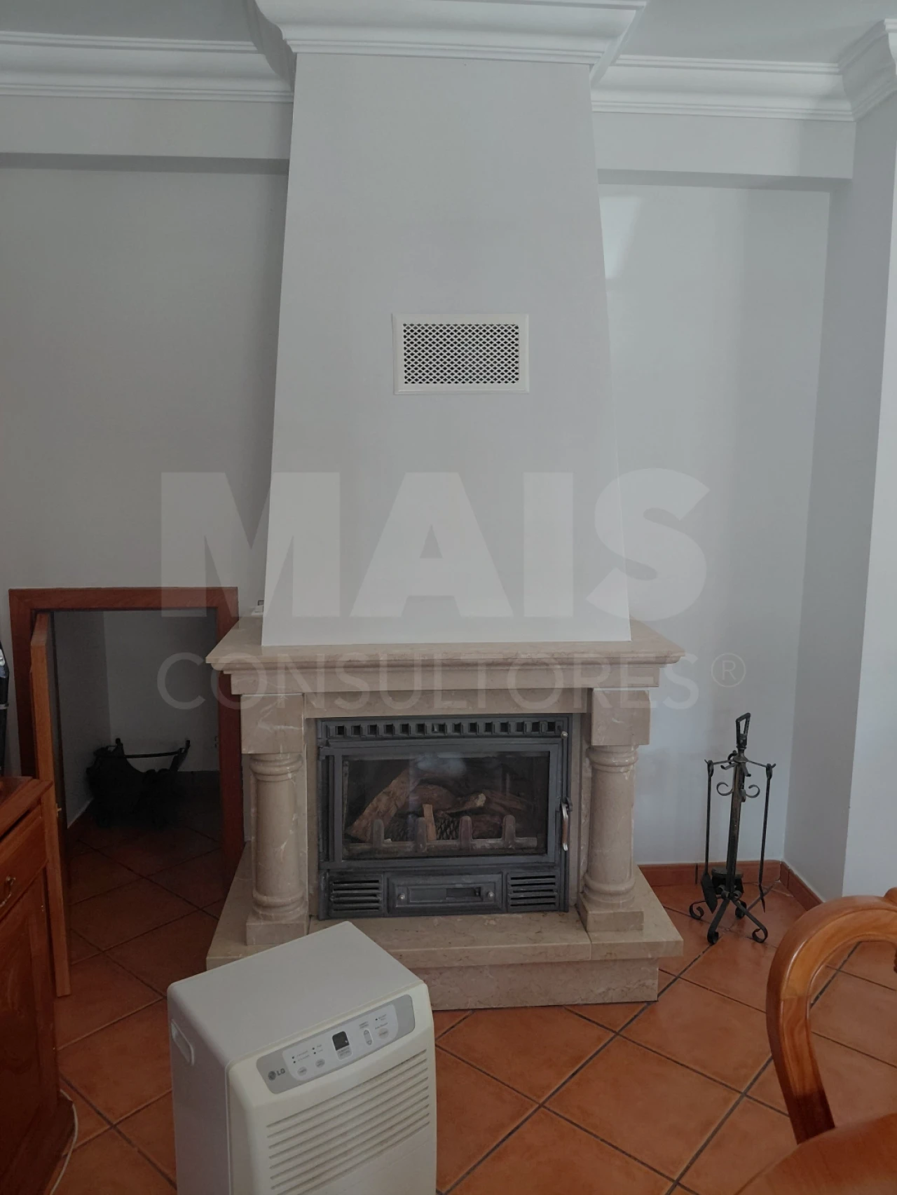 Moradia T4 para Venda em Olho Marinho Foto 3