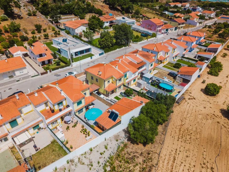 Moradia T4 para Venda em Olho Marinho Foto 9