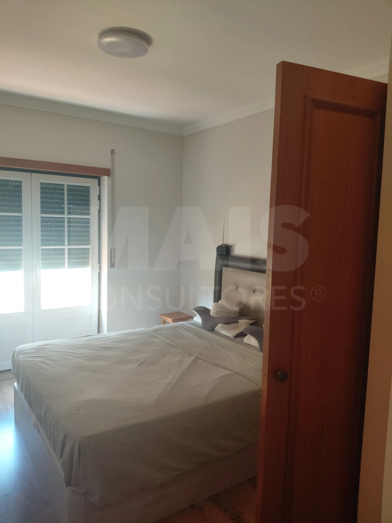 Moradia T4 para Venda em Olho Marinho Foto 7