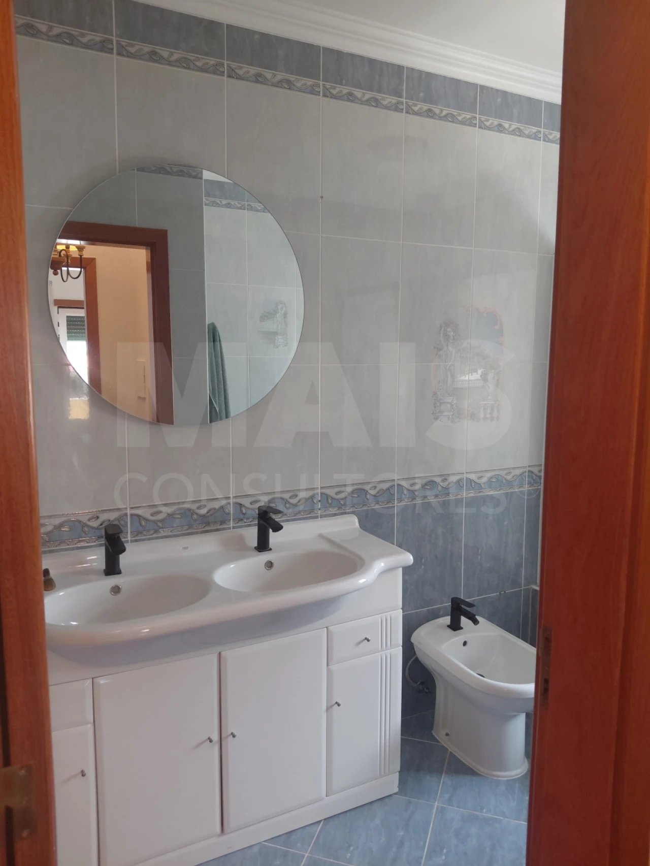 Moradia T4 para Venda em Olho Marinho Foto 10