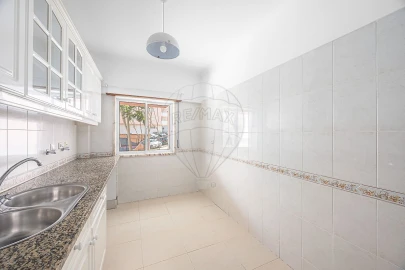 Apartamento T1 para Venda em Cacém e São Marcos