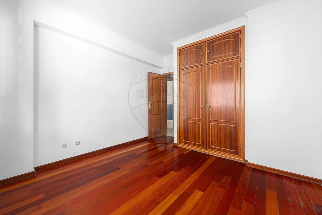 Apartamento T1 para Venda em Cacém e São Marcos Foto 1