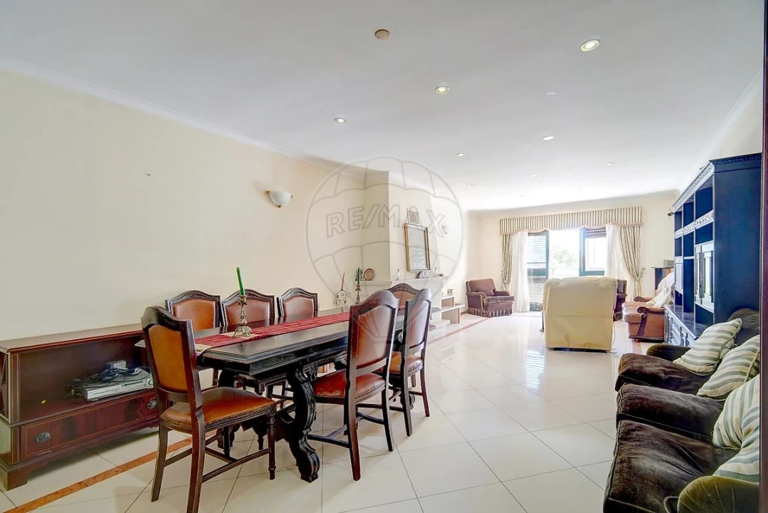 Apartamento T3 para Venda em Massamá e Monte Abraão Foto 4