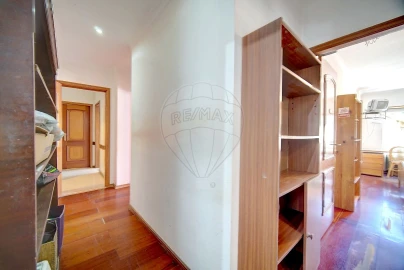 Apartamento T3 para Venda em Massamá e Monte Abraão