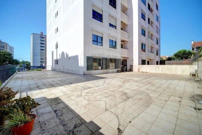 Apartamento T3 para Venda em Massamá e Monte Abraão