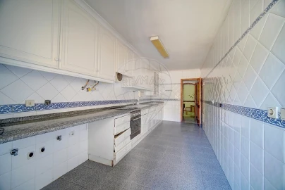 Apartamento T3 para Venda em Massamá e Monte Abraão