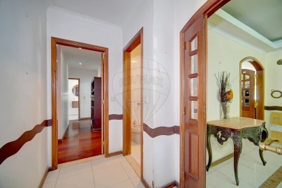 Apartamento T3 para Venda em Massamá e Monte Abraão