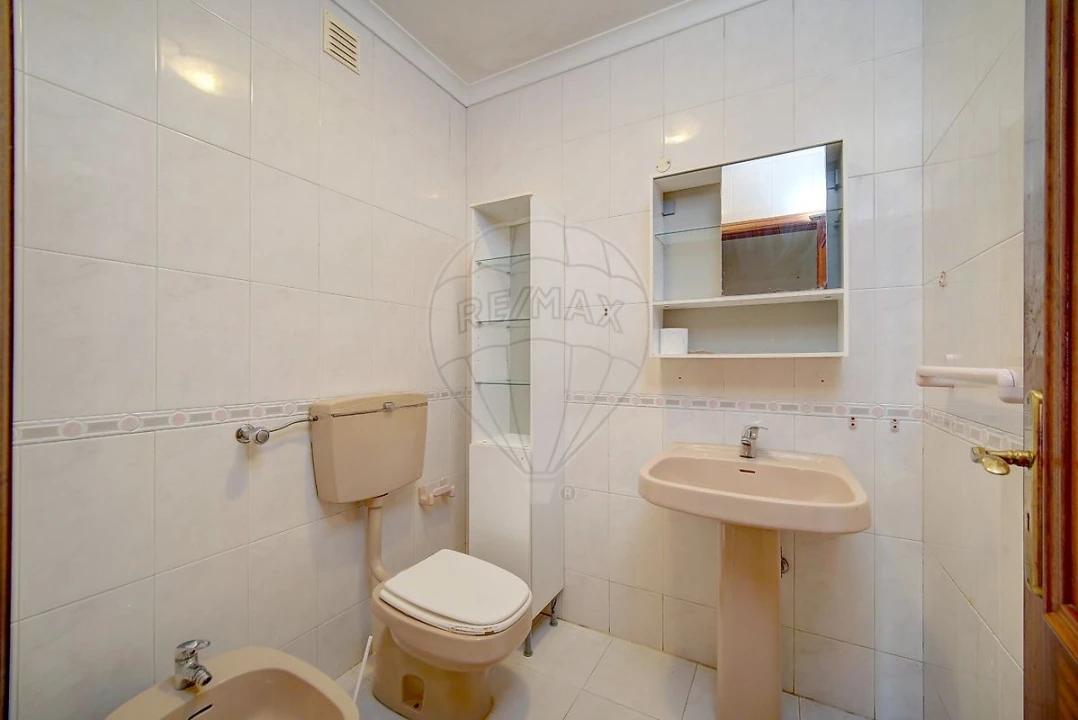 Apartamento T3 para Venda em Massamá e Monte Abraão Foto 8