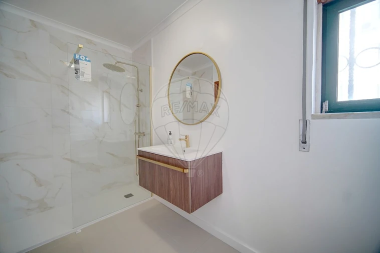 Apartamento T3 para Venda em Massamá e Monte Abraão Foto 19