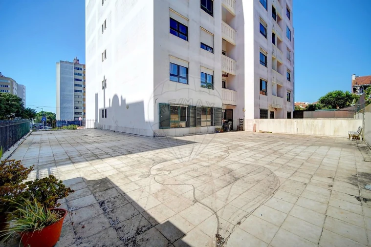 Apartamento T3 para Venda em Massamá e Monte Abraão Foto 27
