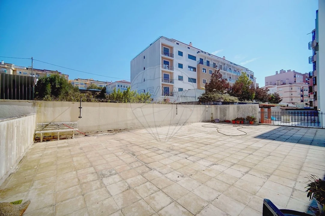 Apartamento T3 para Venda em Massamá e Monte Abraão Foto 26