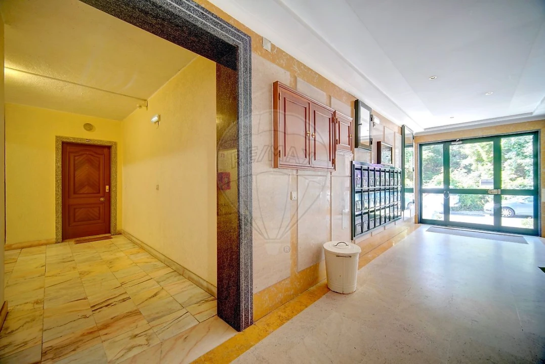 Apartamento T3 para Venda em Massamá e Monte Abraão Foto 29