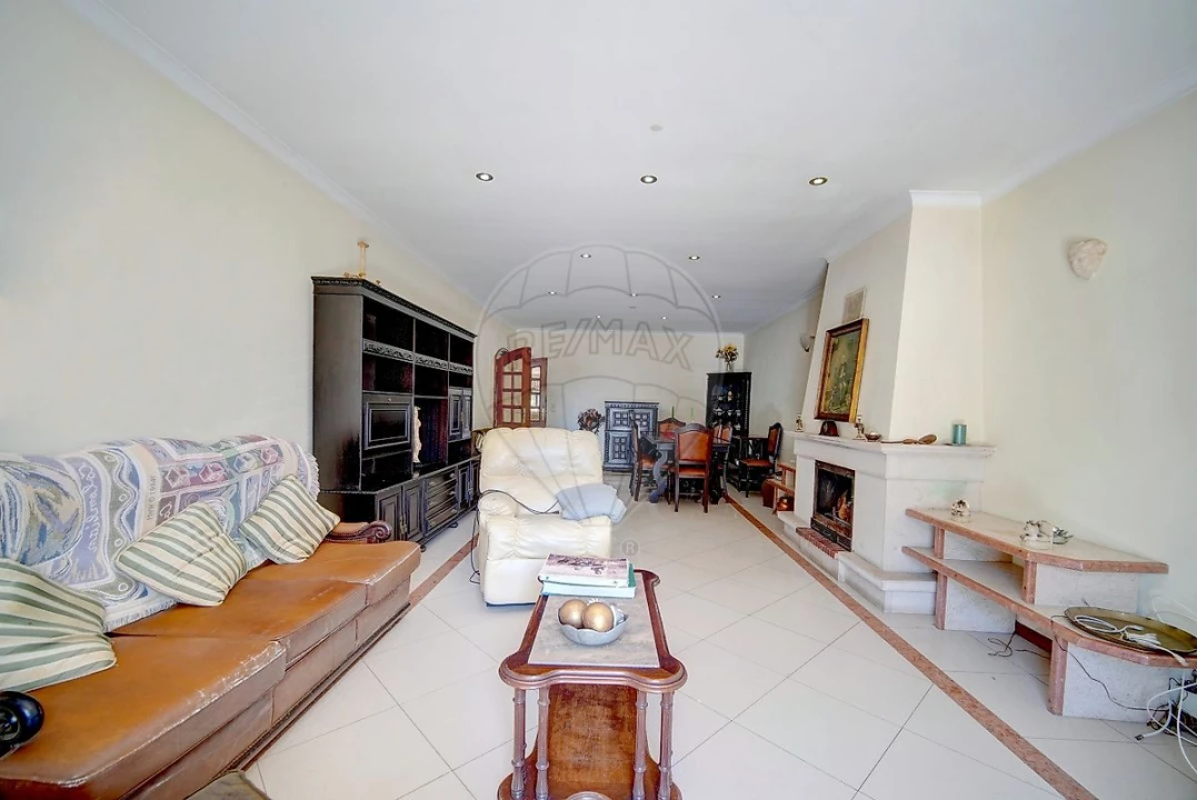 Apartamento T3 para Venda em Massamá e Monte Abraão Foto 2