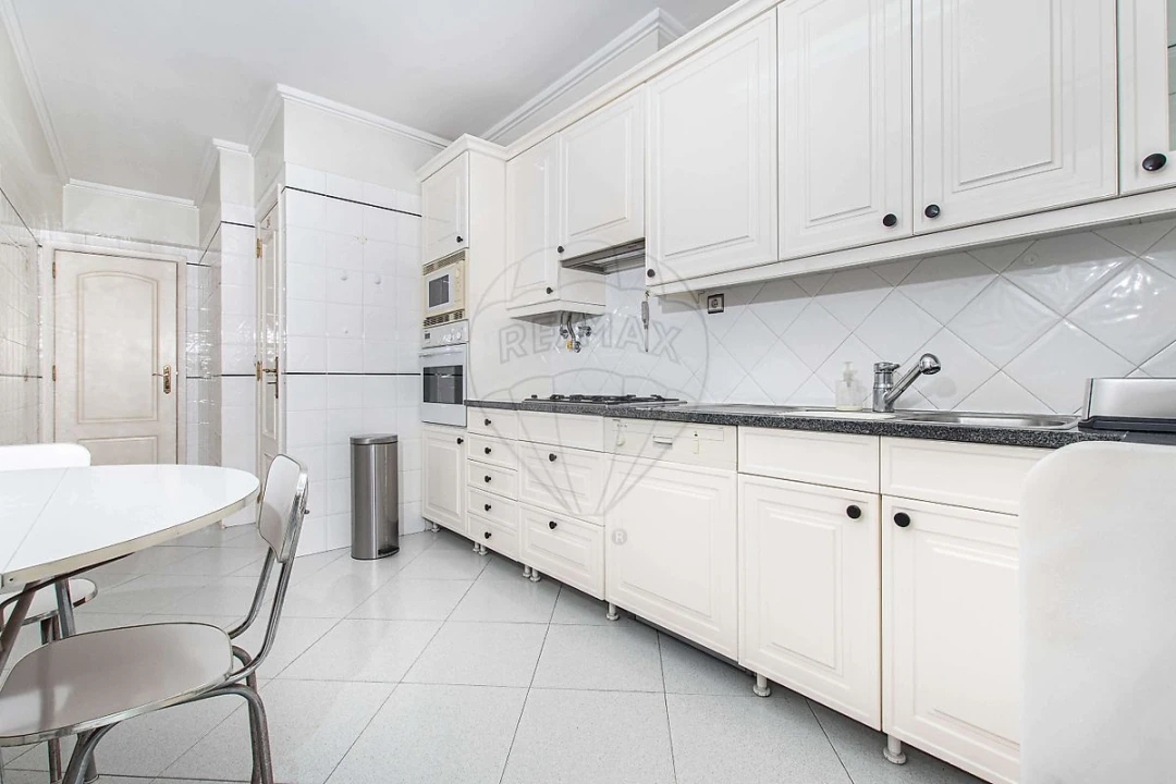 Apartamento T1 para Arrendamento em Arroios Foto 10