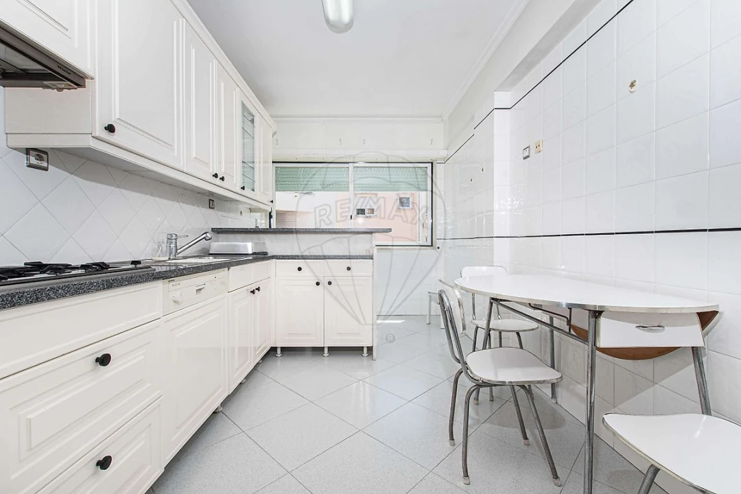 Apartamento T1 para Arrendamento em Arroios Foto 9