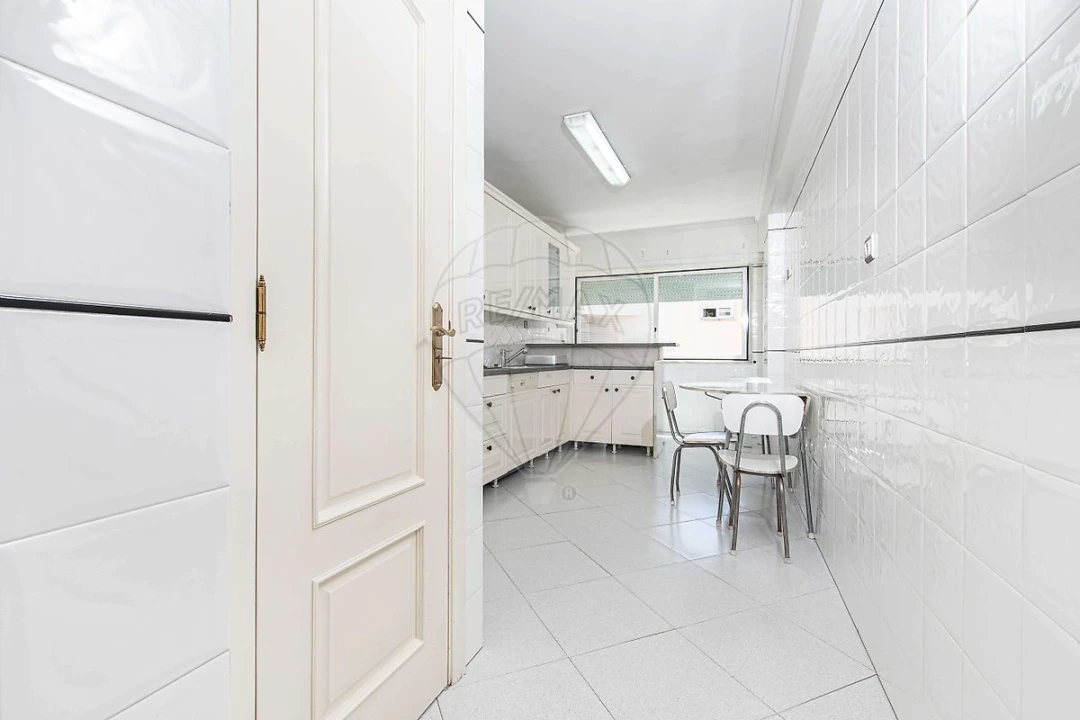 Apartamento T1 para Arrendamento em Arroios Foto 7