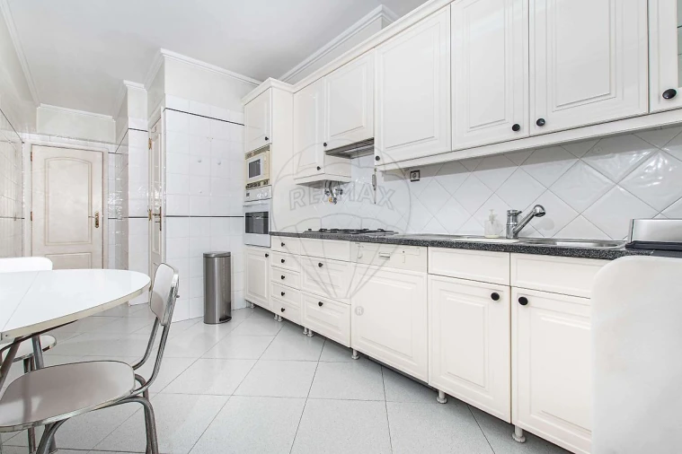 Apartamento T1 para Arrendamento em Arroios Foto 10