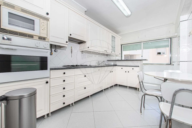 Apartamento T1 para Arrendamento em Arroios Foto 8