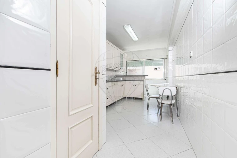 Apartamento T1 para Arrendamento em Arroios Foto 7
