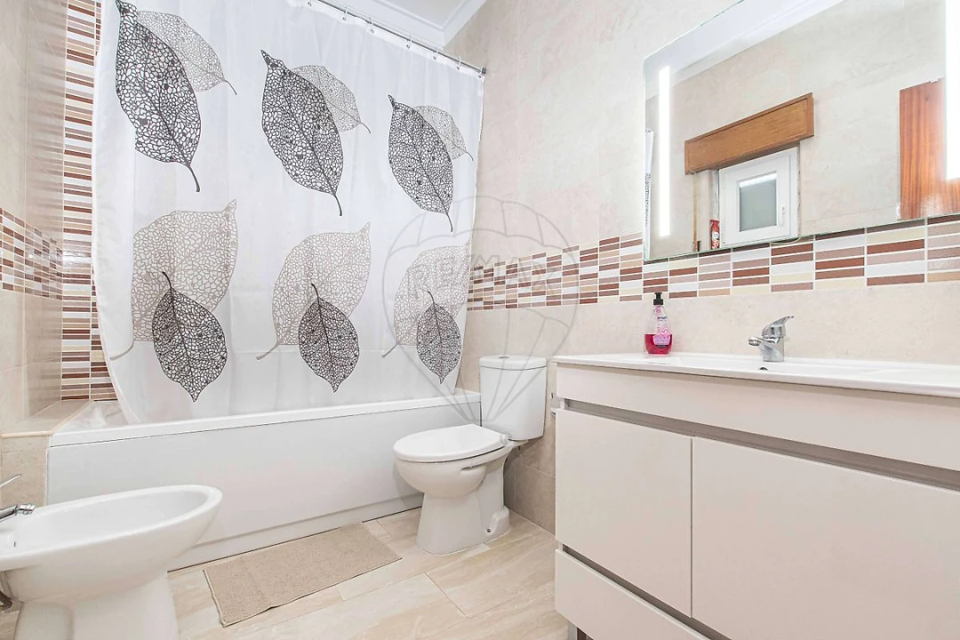 Apartamento T4 para Venda em Vila Franca de Xira Foto 8